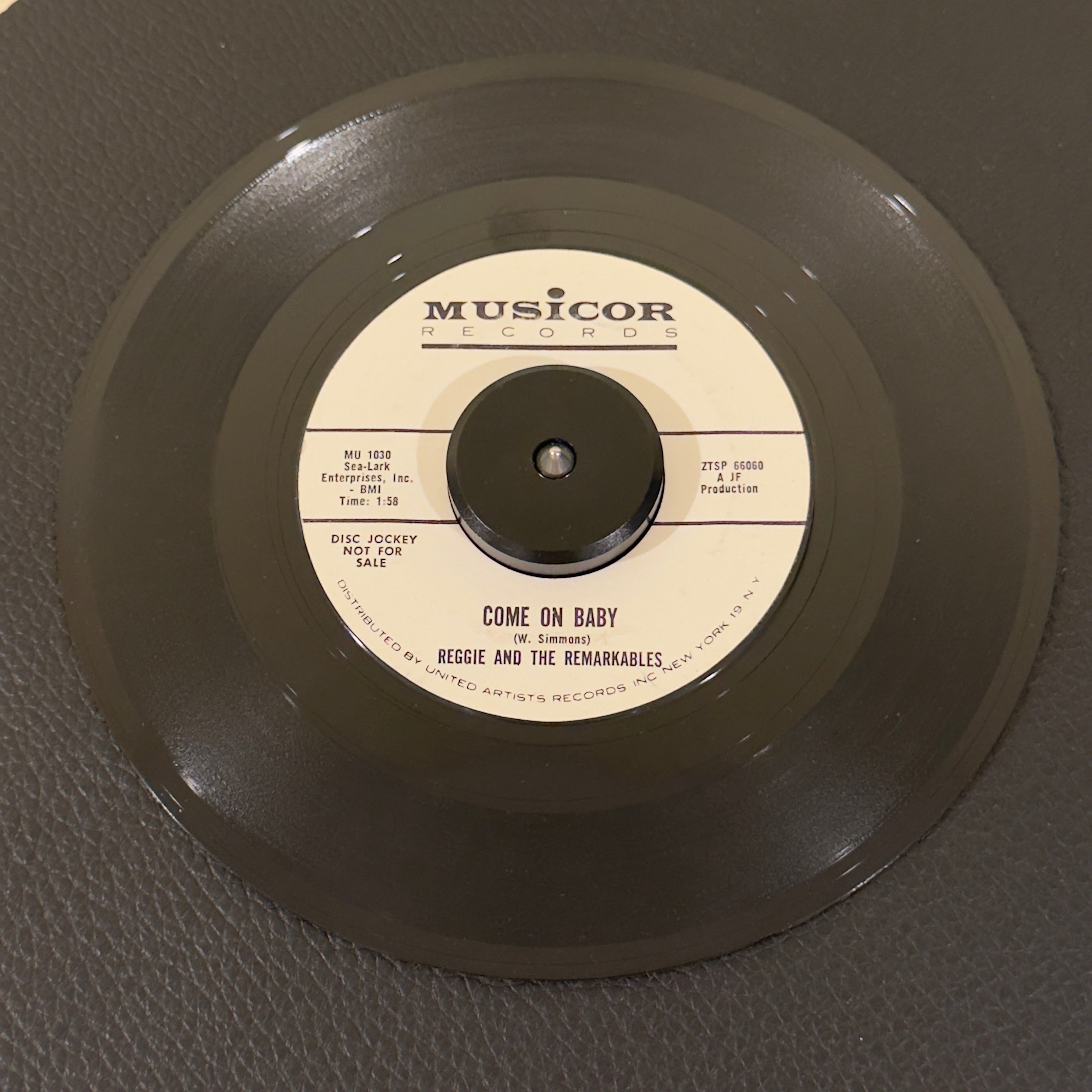 Reggie & The Remarkables - The Year That Gave Me You / Come On Baby