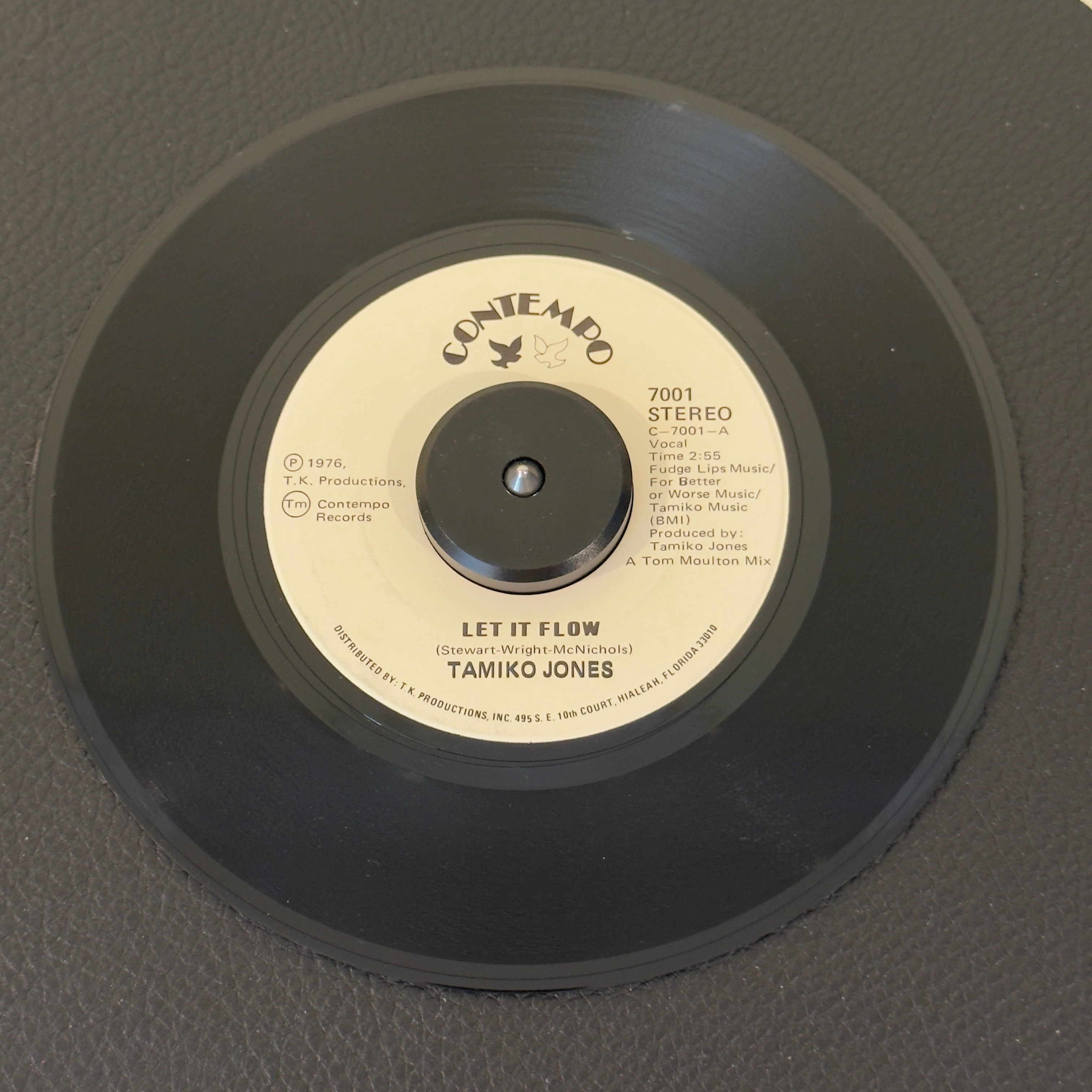 7" vinyl record by Tamiko Jones featuring "Let It Flow", released on Contempo (7001), in NM (Near Mint) condition, classic analog collectable for turntable playback. Pristine copy of this 1976 soul banger!