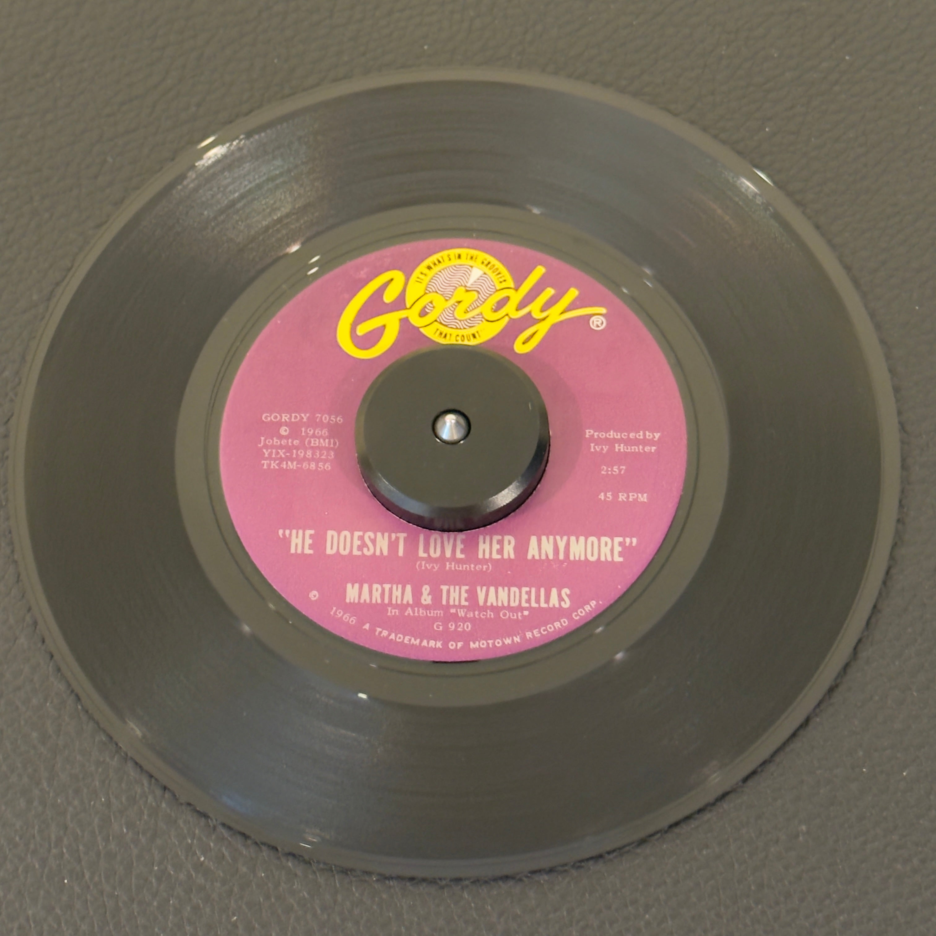 Martha & The Vandellas - I'm Ready For Love / He Doesn't Love Her Anym