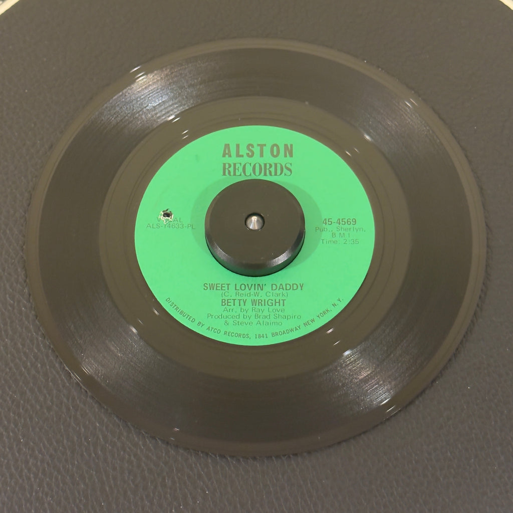 Betty Wright - Girls Can't Do What The Guys Do / Sweet Lovin' Daddy