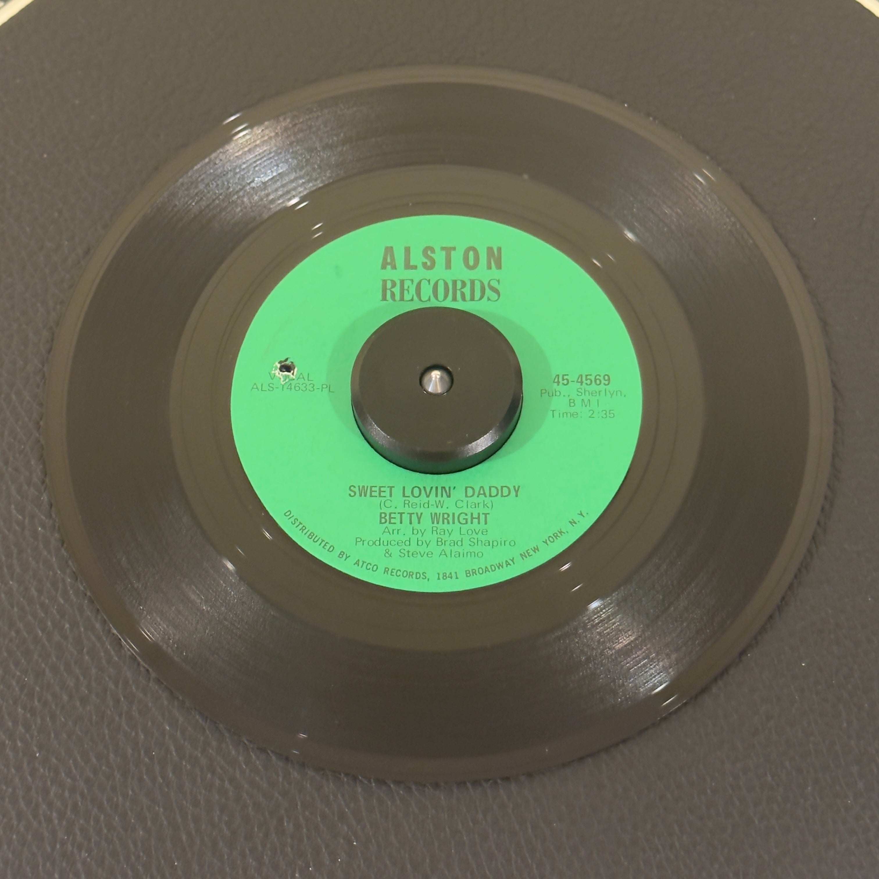 Betty Wright - Girls Can't Do What The Guys Do / Sweet Lovin' Daddy
