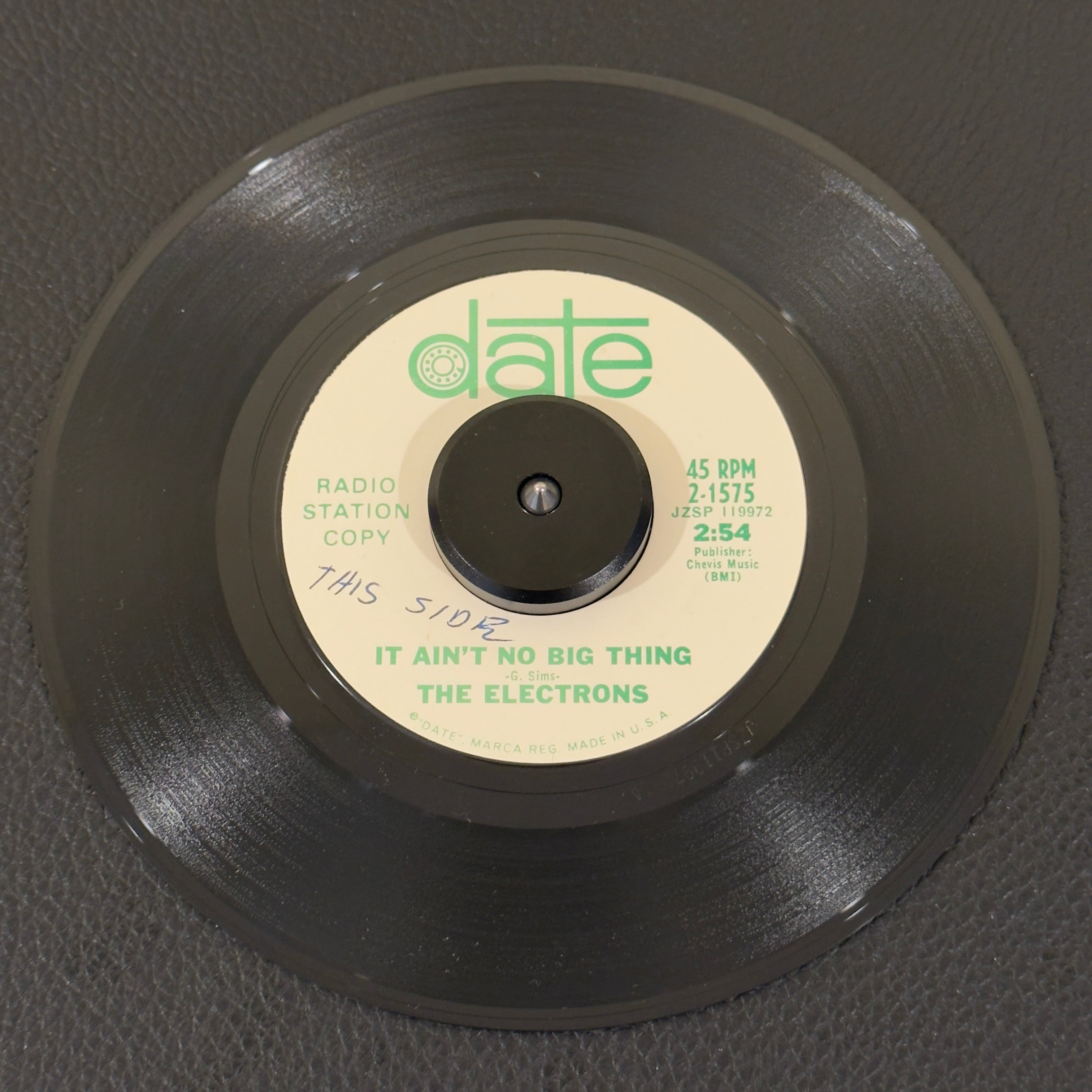7" vinyl record by Electrons, The featuring "It Ain't No Big Thing/In The Midnight Hour", released on Date (2-1575), in VG+ (Very Good Plus) condition, classic analog collectable for turntable playback. An exceptional slice of 1967 sweet and Northern Soul history, this promo copy remains a coveted spin for rare-soul DJs and crossover collectors worldwide. Original Date sleeve included.